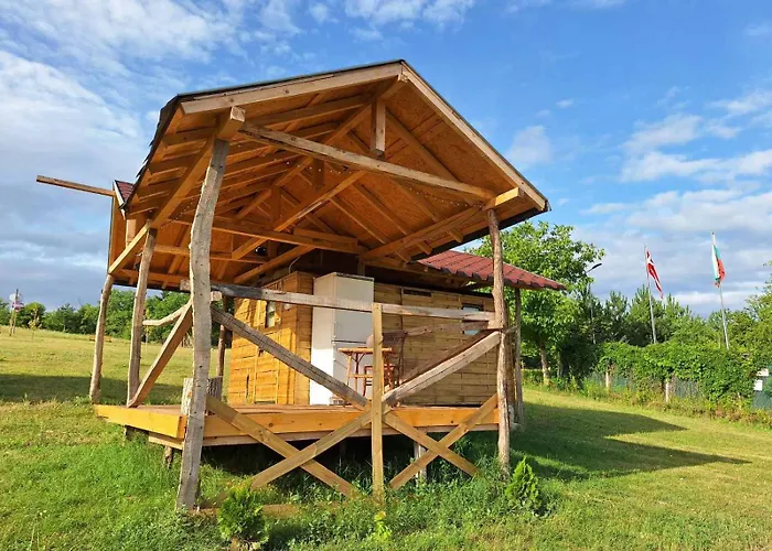 Ecopark Sadzhaka Къмпинг